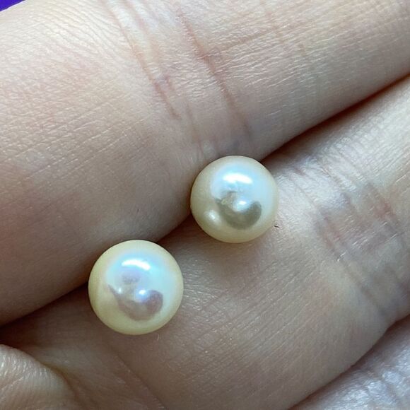 💛 14k Yellow Gold Vintage 6mm Pearl Earrings - Picture 3 of 3